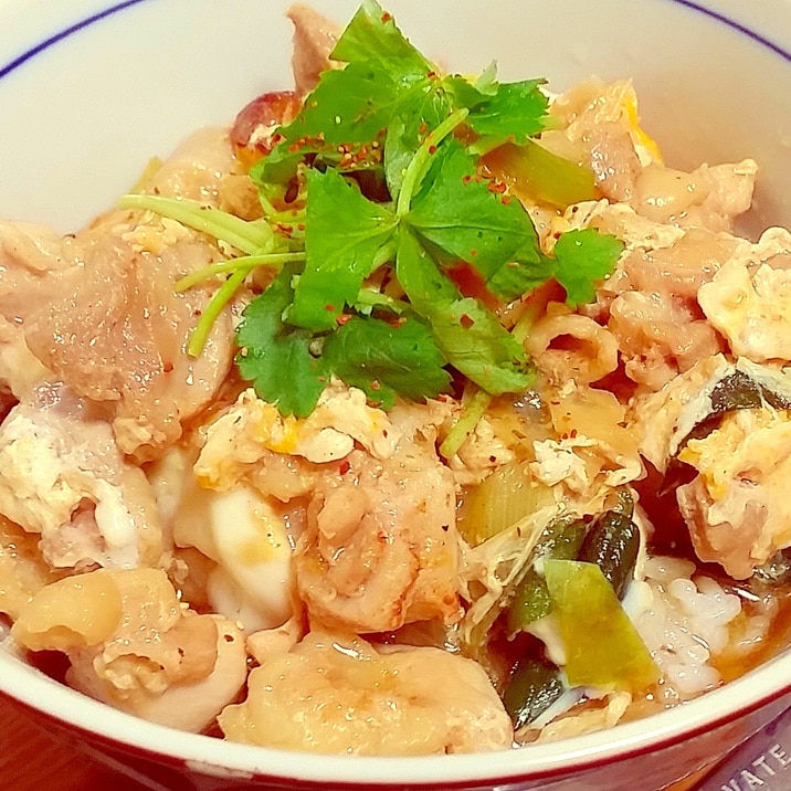 うどんスープで簡単☆鶏肉もも肉の親子丼♪